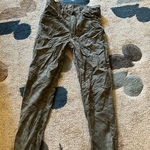 High rise camo American eagle jeggins - Picture 3 of 6